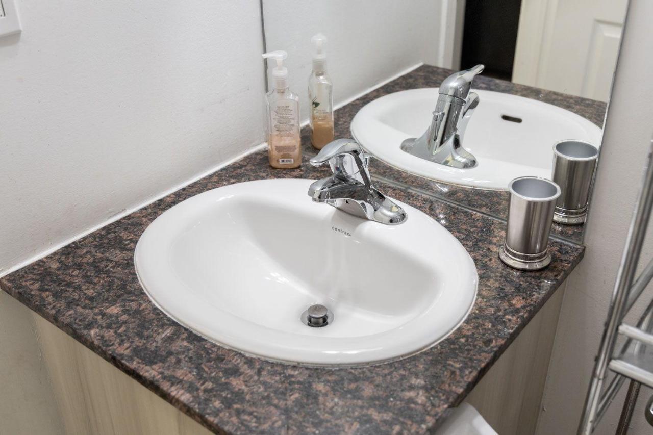 Beautiful Townhouse Near Yorkdale Mall, Wilson Subway Lejlighed Toronto Eksteriør billede