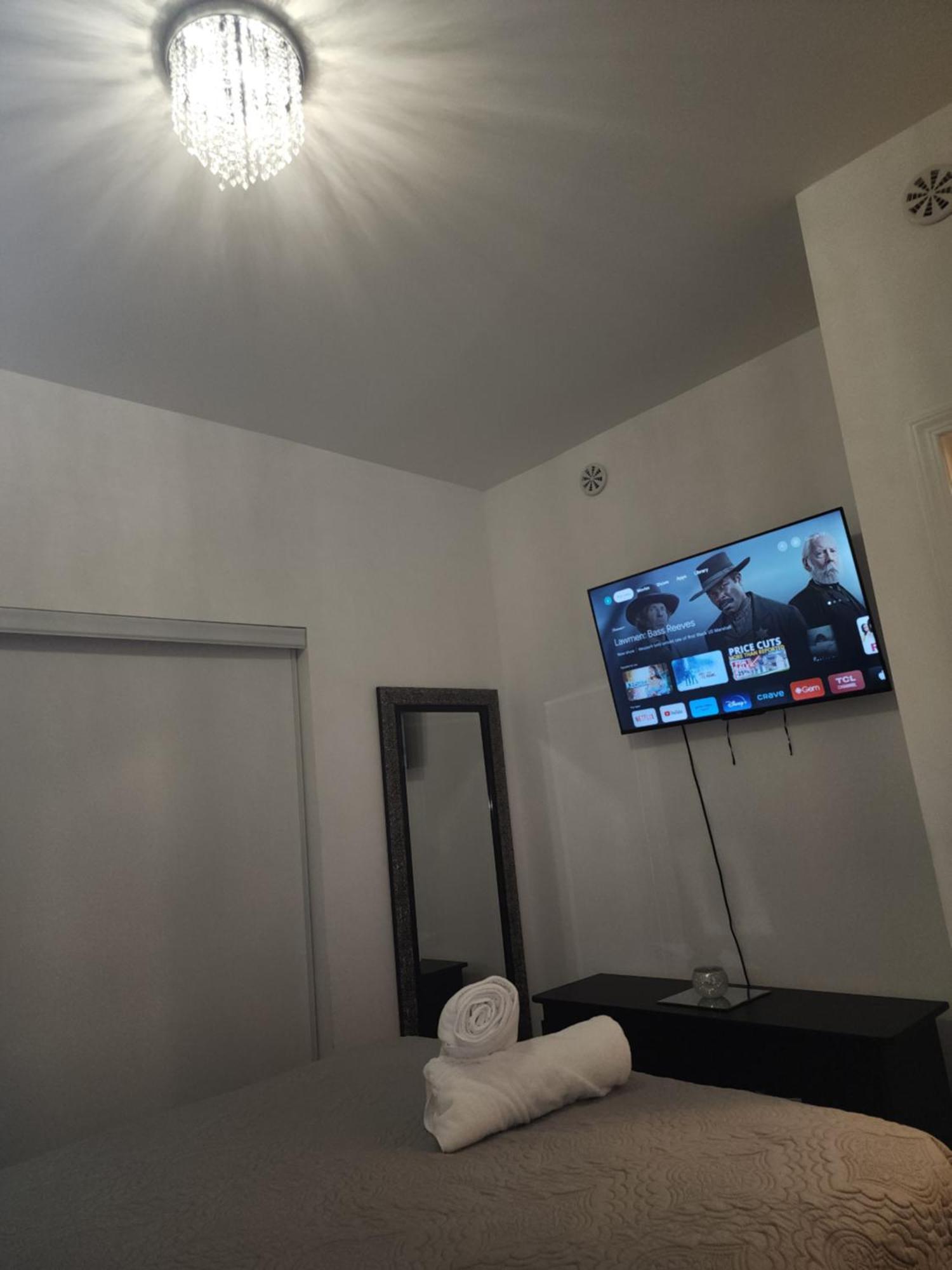 Beautiful Townhouse Near Yorkdale Mall, Wilson Subway Lejlighed Toronto Eksteriør billede