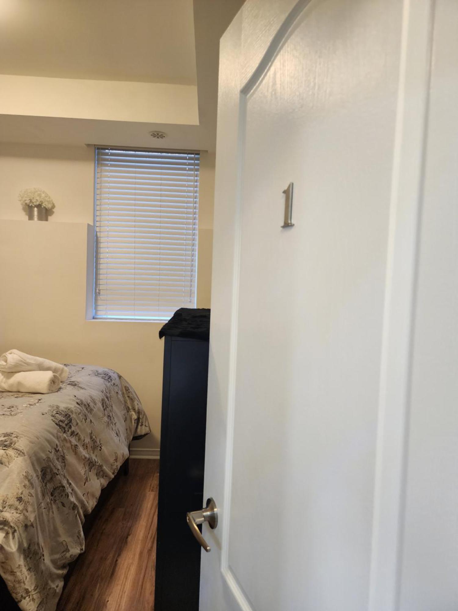 Beautiful Townhouse Near Yorkdale Mall, Wilson Subway Lejlighed Toronto Eksteriør billede